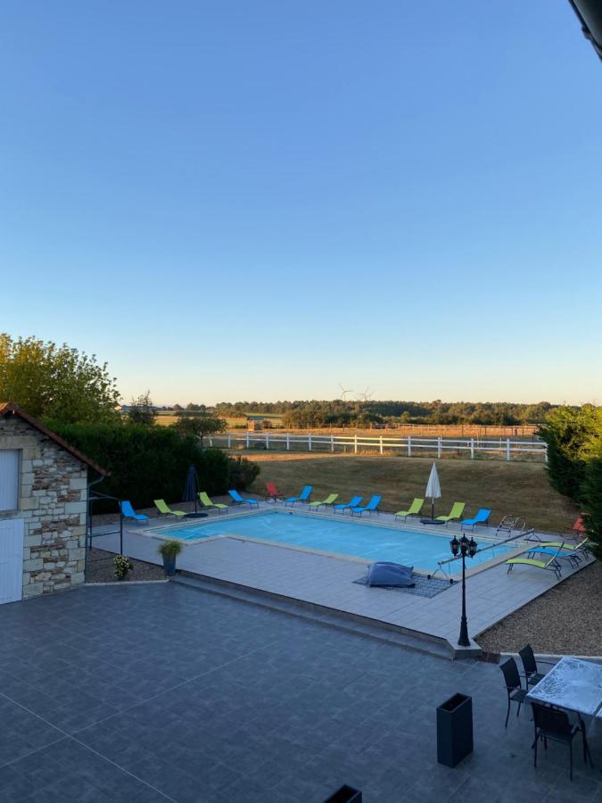 Kourline Villalunoterie Futuroscope Piscine Spa Oyre Buitenkant foto